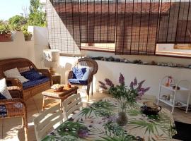 酒店照片: House with one bedroom in Villaggio del Golfo with furnished terrace 100 m from the beach