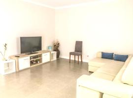 Hotel Foto: 4 bedrooms house with shared pool enclosed garden and wifi at Atalaia 3 km away from the beach