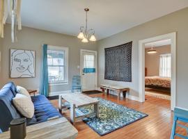 酒店照片: SoBro Bungalow: Cozy 2BR Apt in South Broad Ripple