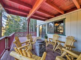 Spacious Lake Arrowhead Home with 2 Decks and Views, ξενοδοχείο σε Lake Arrowhead