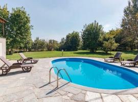 صور الفندق: Captivating Holiday Home in Incisa Scapaccino with Pool