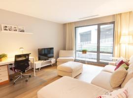 Foto di Hotel: Spacious Studio near Metro