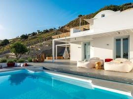 Hotelfotos: Perissa Villa Sleeps 2 with Pool Air Con and WiFi