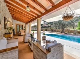 酒店照片: Mancor de la Vall Villa Sleeps 6 with Pool Air Con and WiFi