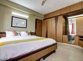 รูปภาพของโรงแรม: Classic 1BR Stay near Shoppers Stop - 5 min walk