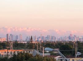 Hotel fotografie: Historic Hialeah city of progress master bedroom