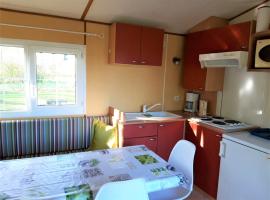 호텔 사진: Camping des 2 Rives- Mobilhomes