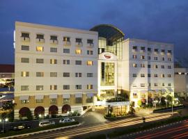 รูปภาพของโรงแรม: Surabaya Suites Hotel Powered by Archipelago