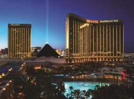 होटल की एक तस्वीर: Mandalay Bay Resort and Casino by Suiteness