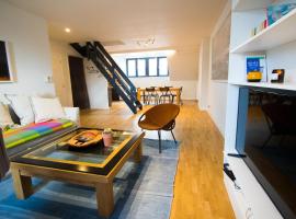 Hotel Photo: Charming Triplex near Avenue Louise