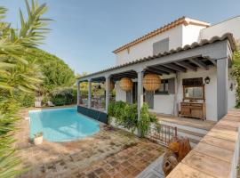 Hotel fotografie: Lavish Villa in Gassin with Swimming Pool