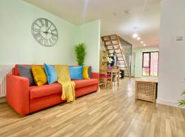 Hotel Foto: Spacious 5 bed townhouse Manchester, Salford Qauys - Two Bedroom with Parking