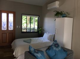 A picture of the hotel: Annerley-granny flat,private, new, convenience