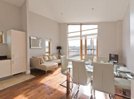 A picture of the hotel: **Luxurious Malahide Penthouse Town Centre
