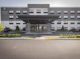 A picture of the hotel: Holiday Inn Express & Suites - Boston South - Randolph, an IHG Hotel