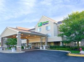 รูปภาพของโรงแรม: Holiday Inn Express & Suites Chicago-Deerfield Lincolnshire, an IHG Hotel