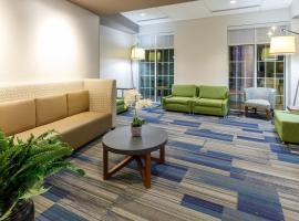 होटल की एक तस्वीर: Holiday Inn Express & Suites - Sturbridge, an IHG Hotel