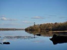 A picture of the hotel: Daisys Lakeside Cottage