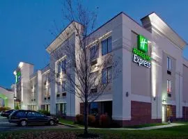 Holiday Inn Express Hotel & Suites Grove City, an IHG Hotel، فندق في غروف سيتي