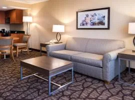 Holiday Inn Hotel & Suites Warren by IHG