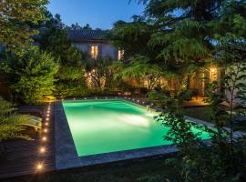 Hôtel Mas Vidau Porte des Alpilles, hotel in Saint-Étienne-du-Grès