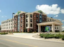 Holiday Inn Express & Suites Marion Northeast by IHG