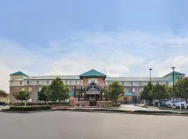 HOLIDAY INN EXPRESS & SUITES ELK GROVE CENTRAL - HWY 99, an IHG Hotel, hotell i Elk Grove