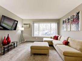 होटल की एक तस्वीर: Downtown Royal Oak Luxury Apartment- Great for Work Travel