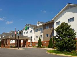 Hotel fotografie: Holiday Inn Express & Suites Charlottesville - Ruckersville, an IHG Hotel