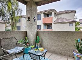 Hotel fotografie: Modern Condo with Pool about 3 Mi to Downtown Phoenix!