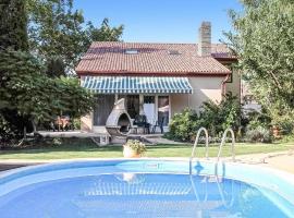 Hotel Photo: Stunning home in Balatonszárszó w/ Outdoor swimming pool and 4 Bedrooms