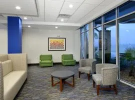 Holiday Inn Express & Suites Columbus North by IHG