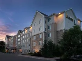 Staybridge Suites North Brunswick, an IHG Hotel, hotelli kohteessa North Brunswick