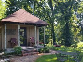 A picture of the hotel: The Sunflower Cottage on the River