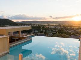 Hotel fotografie: Appartements vue panoramique avec piscine et jacuzzi