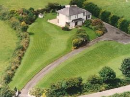 Hotel Photo: Charming Country Home with Scenic Mountain and Lake Views