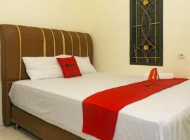RedDoorz near Sentani Airport Jayapura, hotel in Jayapura