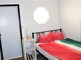 Hotel foto: Cozy and cute comfort stay close to University (Female only)