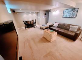 Фотографія готелю: Super-Cozy Lower Level Apartment For Rent