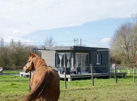 호텔 사진: Cottage tout confort au milieu des chevaux