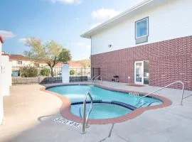 OYO Townhouse Clute Lake Jackson, hotel sa Clute