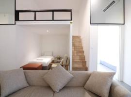 호텔 사진: Sophisticated 2BR Loft-2 Min Walk to Bangsar LRT