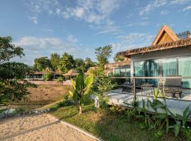 The Sanctuary Nam Ngum Beach Resort, hotel en Vang Vieng