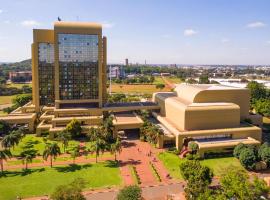 होटल की एक तस्वीर: Rainbow Towers Hotel & Conference Centre