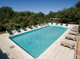 A picture of the hotel: Sivergues Villa Sleeps 17 with Pool