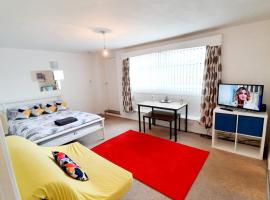 Фотография гостиницы: Rayleigh Town Centre 2 Bedroom Apartment