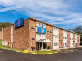 Motel 6-New Stanton, PA