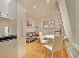 Hotel Photo: Charming one bedroom apartment close to Oxford Street, Central London (GTS3)