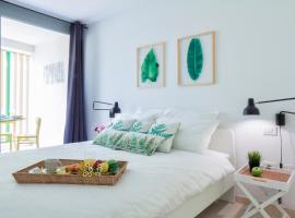 Hotel Photo: Stylish retreat in-between the ocean and mountains