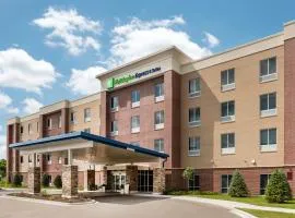 Holiday Inn Express & Suites St. Louis - Chesterfield, an IHG Hotel, хотел в Честърфийлд